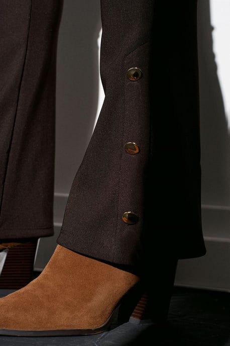 Hoge taille flare leggings met knoopdetail - Image 4