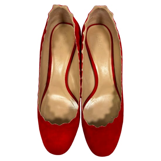 Chloé Lauren Scallop Blokhak Pumps in Rood Suède - Image 6