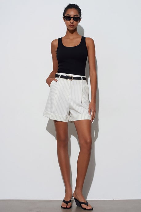 Hoog-geprisde Gestreepte Crepe Tailored Shorts - Image 1