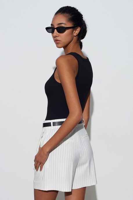 Hoog-geprisde Gestreepte Crepe Tailored Shorts - Image 2