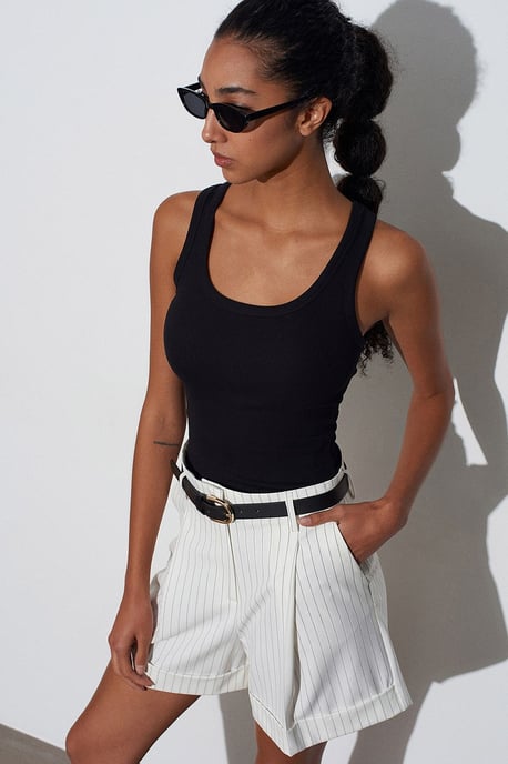 Hoog-geprisde Gestreepte Crepe Tailored Shorts - Image 4