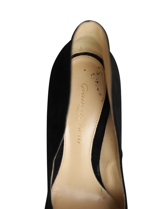 Gianvito Rossi Ronde Neus Flared Pumps in Zwart Suède - Image 5