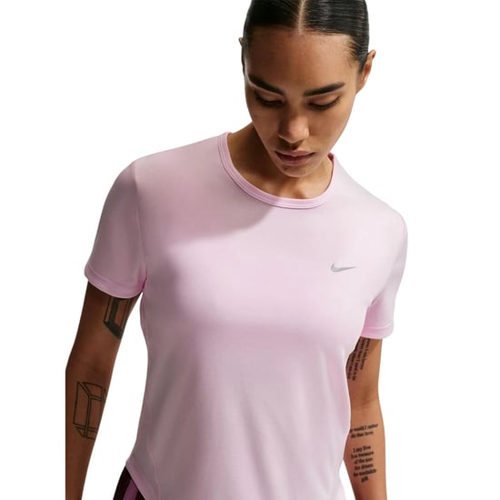 Nike Swoosh Dri-FIT-shirt voor dames (Roze schuim) - Image 4