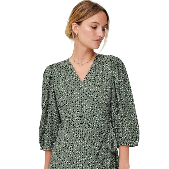 Only Damesjurk Olivia met abstracte print, V-hals, pofmouwen en overslag (Balsem Groen) - Image 3