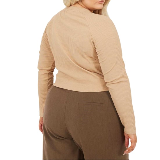 Brave Soul Dames Geribbeld V-Hals Plus Lange Mouwen Crop Top (Taupe) - Image 2