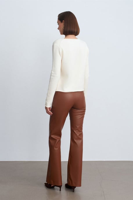Dames Faux Leer Flared Broek - Image 2