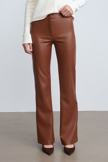 Dames Faux Leer Flared Broek - Image 3