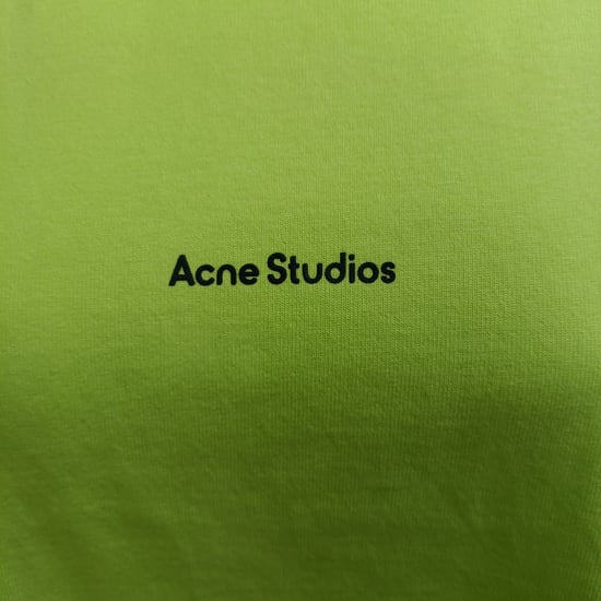 Acne Studios Erin Stamp T-shirtjurk van katoen in neon groen - Image 4