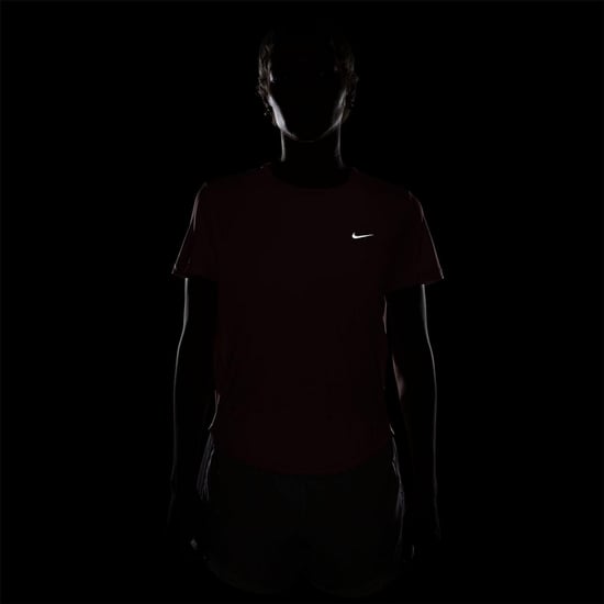 Nike Swoosh Dri-FIT-shirt voor dames (Roze rook) - Image 2