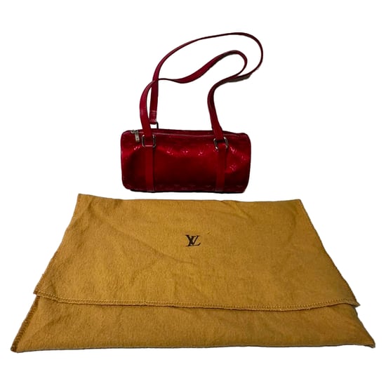 Louis Vuitton Mini Papillon Barrel Schoudertas in Rode Satijn - Image 2