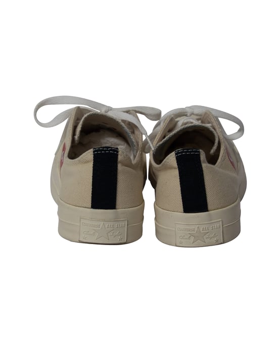 Comme Des Garcons Play x Converse lage sneakers in beige canvas - Image 4