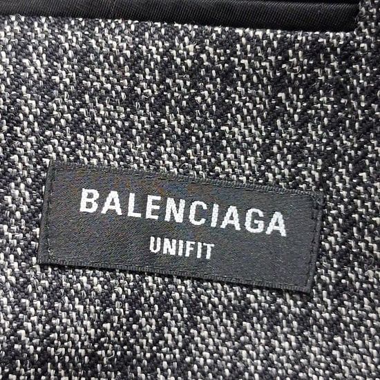 Balenciaga dubbelbreasted jas met ruitpatroon en relaxte pasvorm in grijze wol. - Image 6