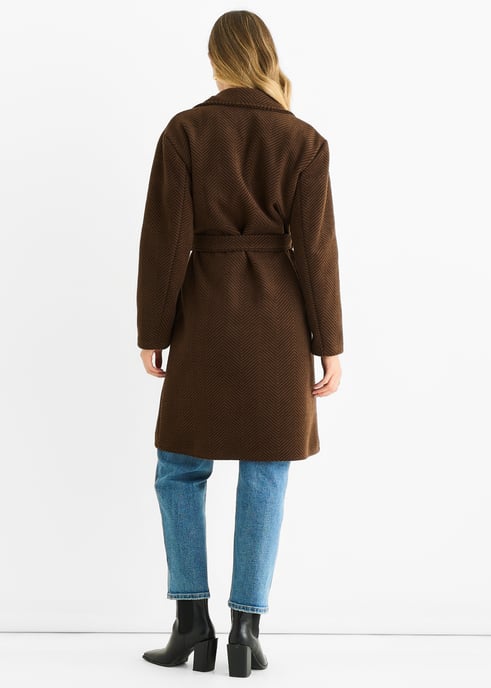 Lang model jasje met riem en chocoladekleurig chevronpatroon - Image 4