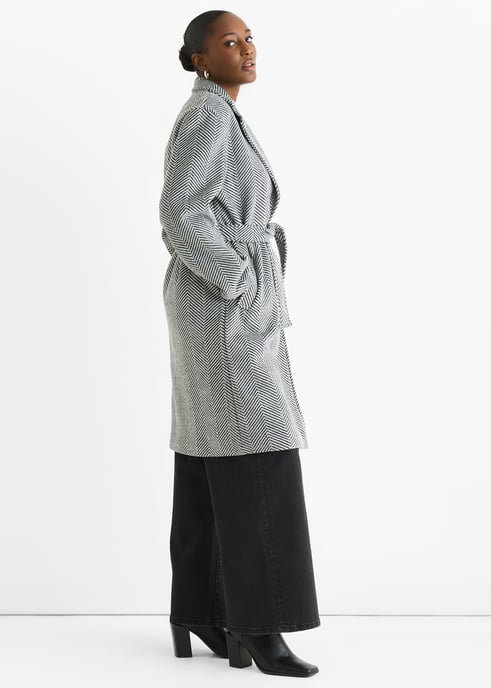 Lang model jasje met riem en zwart chevronpatroon - Image 3