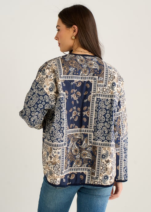 Lichtgewicht gewatteerd jasje van viscose met marineblauwe paisley-tegelprint - Image 4