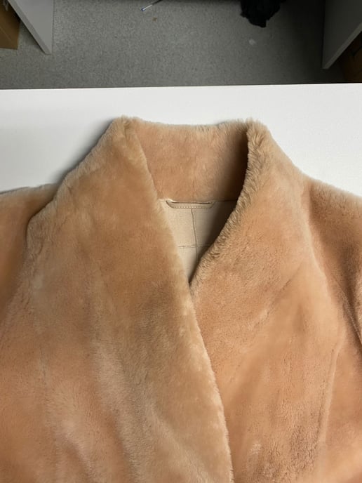 Bottega Veneta Volledige Lengte Shearling Jas in Beige Suede - Image 4