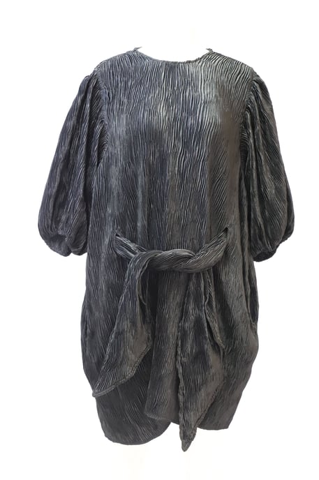 Ganni geplooide jurk met riem in zwarte viscose - Image 1