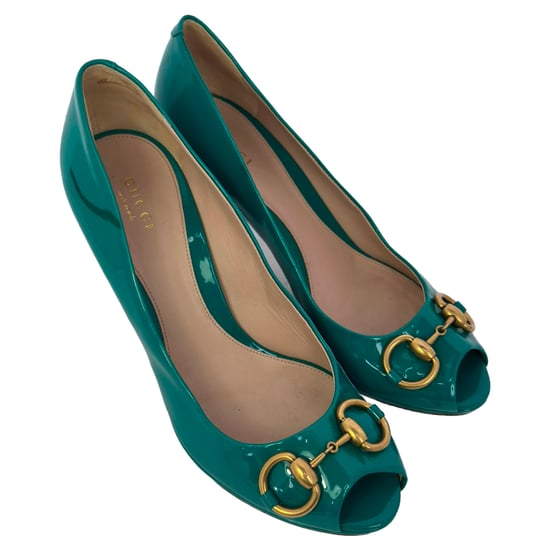 Gucci New Hollywood Horsebit Peep Toe Pumps in turquoise lakleer - Image 5
