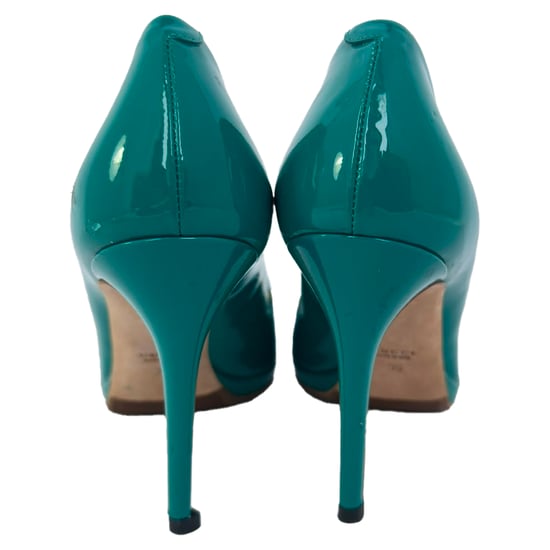Gucci New Hollywood Horsebit Peep Toe Pumps in turquoise lakleer - Image 6
