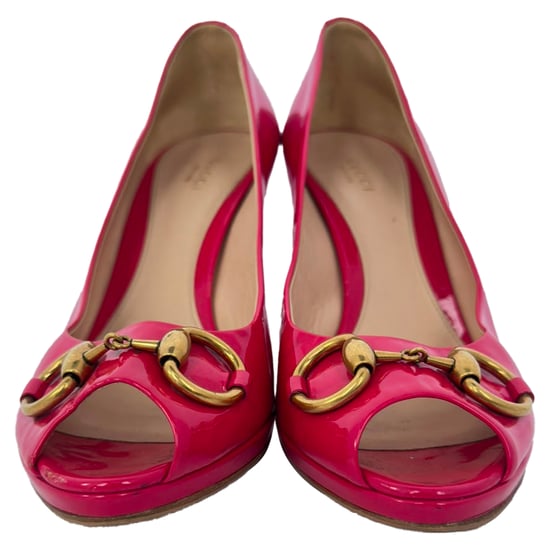 Gucci New Hollywood Horsebit Peep Toe Pumps in roze lakleer - Image 2