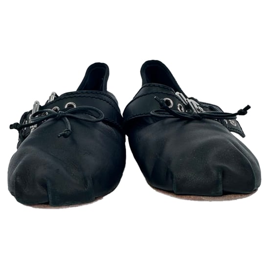 Miu Miu Ballerina's met Gespaccent in Zwart Leer - Image 2