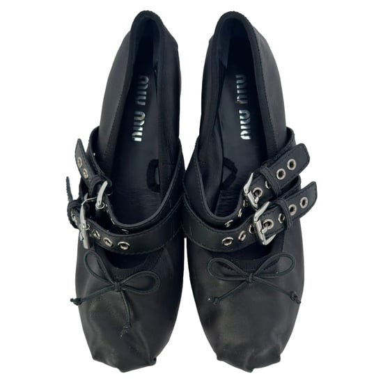 Miu Miu Ballerina's met Gespaccent in Zwart Leer - Image 4