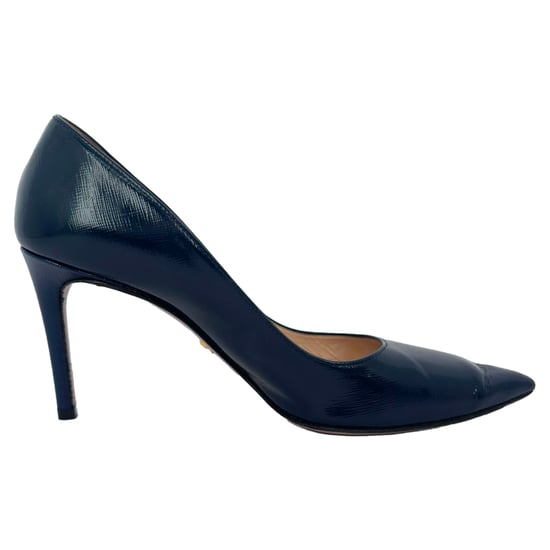 Prada Pumps met Spitse Neuzen in Marineblauw Lakleer - Image 1