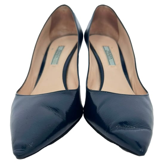 Prada Pumps met Spitse Neuzen in Marineblauw Lakleer - Image 2