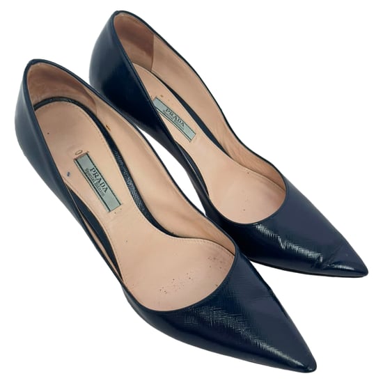 Prada Pumps met Spitse Neuzen in Marineblauw Lakleer - Image 4