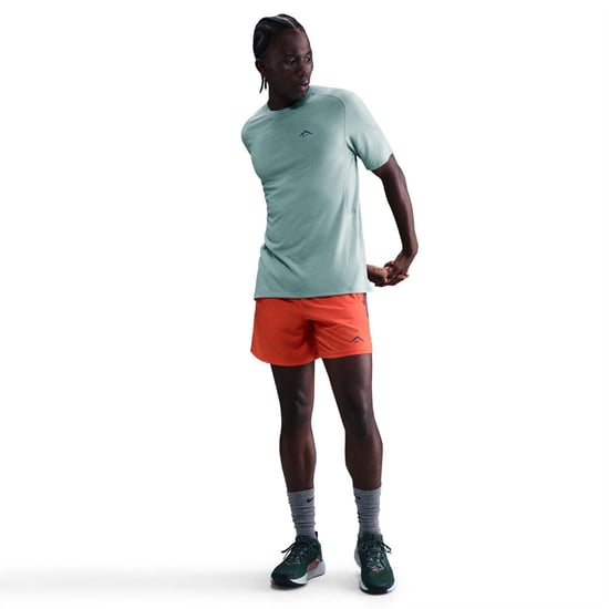 Nike Trail Solar Chase Dri-FIT T-shirt voor heren (Kanon/Zwart) - Image 3