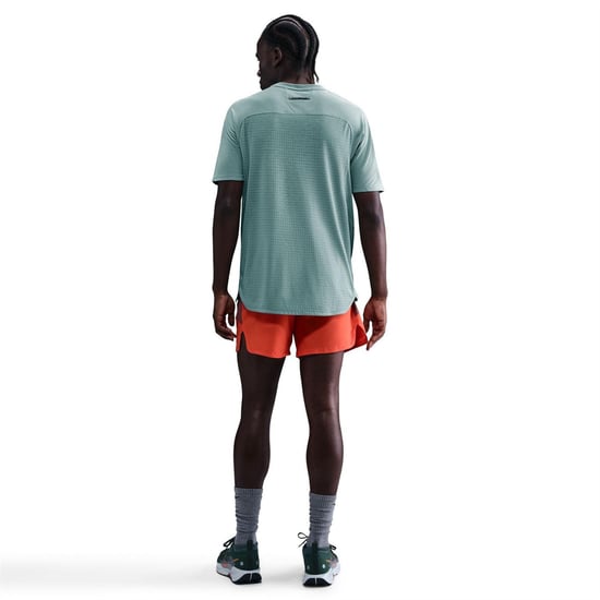 Nike Trail Solar Chase Dri-FIT T-shirt voor heren (Kanon/Zwart) - Image 4