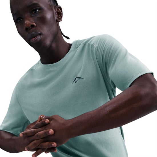 Nike Trail Solar Chase Dri-FIT T-shirt voor heren (Kanon/Zwart) - Image 5
