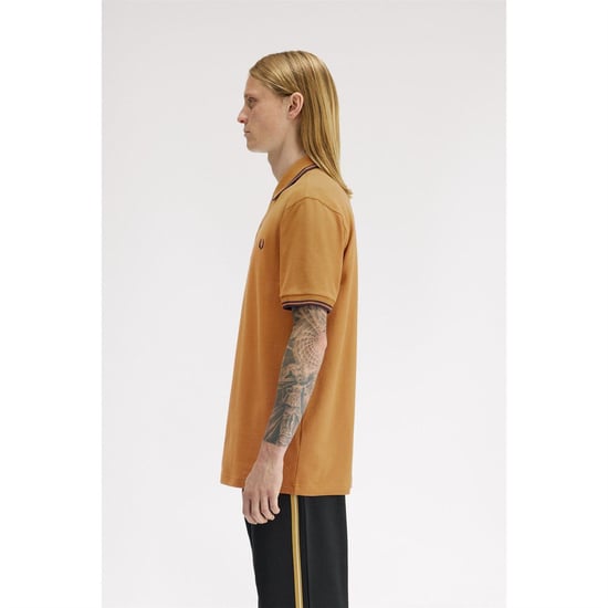 Fred Perry Heren Twin Tip Poloshirt (Donker Karamel) - Image 3