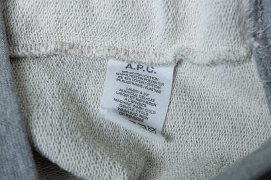 A.P.C., Grijze crewneck trui met PARIS-print - Image 6