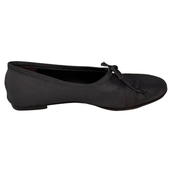 By Far Agnes bedekte, hoog uitgesneden ballerina's van zwart zijdesatijn. - Image 1