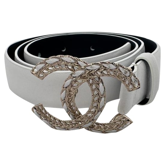 Chanel Keten In elkaar grijpende CC Logo Tailleband in Witte Leer - Image 1