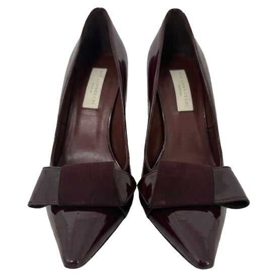 Stella McCartney Gepunte Teen Stiletto in Bordeaux Patentaal Leder - Image 1
