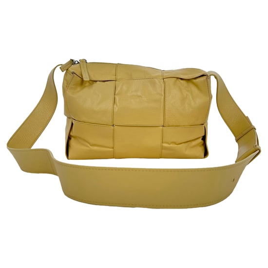 Bottega Veneta Medium Arco cameratas in geel kalfsleer - Image 1