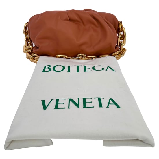 Bottega Veneta Chain Pouch Bag in bruin kalfsleer - Image 6