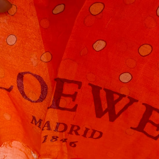 Loewe sjaal met levendige print in oranje modal - Image 4
