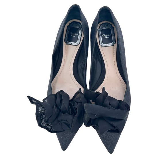 Dior ballerina's met spitse neuzen en rozenversiering in zwart glitter. - Image 6