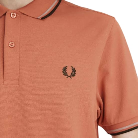 Fred Perry Poloshirt Met Dubbele Punt In Roestbruine Kleur - Image 4