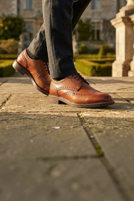 John White Herenschoenen van bruin leer met vleugelneus en vetersluiting - Stokes - Image 3