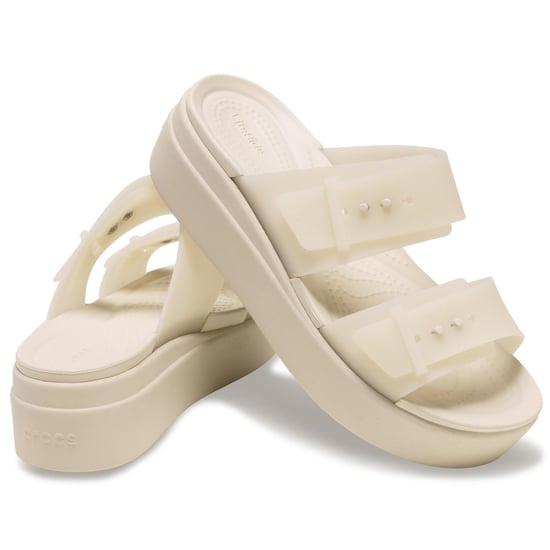Crocs Brooklyn Buckle Low Dames Sandalen in Sandsteen - Image 3