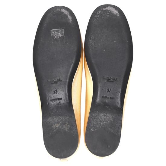 Prada ballerina's met logo-plaatje en strik in metallic goudkleurig leer - Image 6
