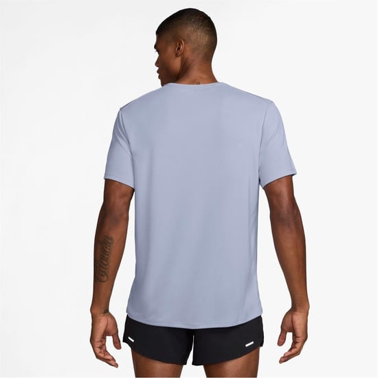 Nike Heren T-shirt Miler met Swoosh en reflecterende details (Ghost) - Image 2