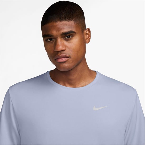 Nike Heren T-shirt Miler met Swoosh en reflecterende details (Ghost) - Image 3