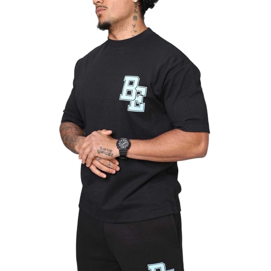 Blank Essentials Heren Collegiaal Logo T-shirt (Zwart) - Image 1
