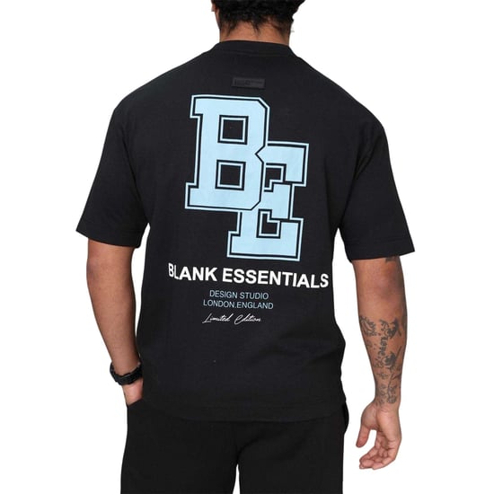 Blank Essentials Heren Collegiaal Logo T-shirt (Zwart) - Image 4