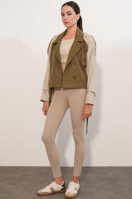 Korte Bouwde Trenchcoat - Image 2